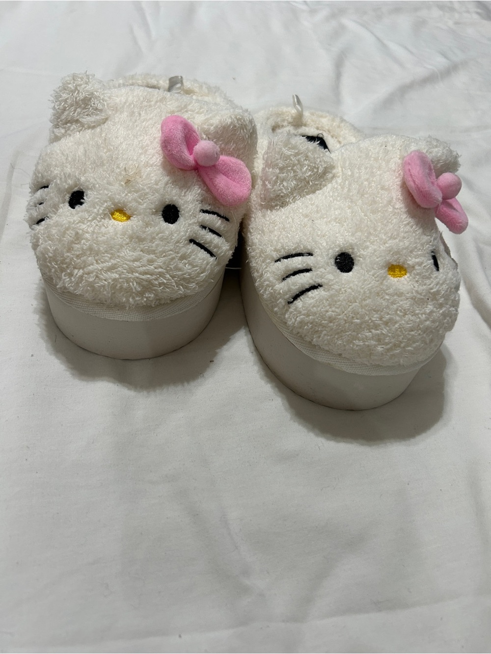 Forever 21 Kids Cream Fuzzy Hello Kitty Slip-On Boots - Picture 1 of 11